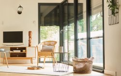 Améliorez votre consommation d'énergie avec vos volets roulants connectés pour l'isolation.