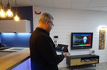 Rencontrez notre partenaire expert en nos solutions dans notre showroom maison connectée à Pau.