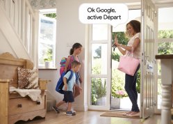 Déclenchez vos scénarios à la voix avec Google Home pour faciliter votre quotidien.